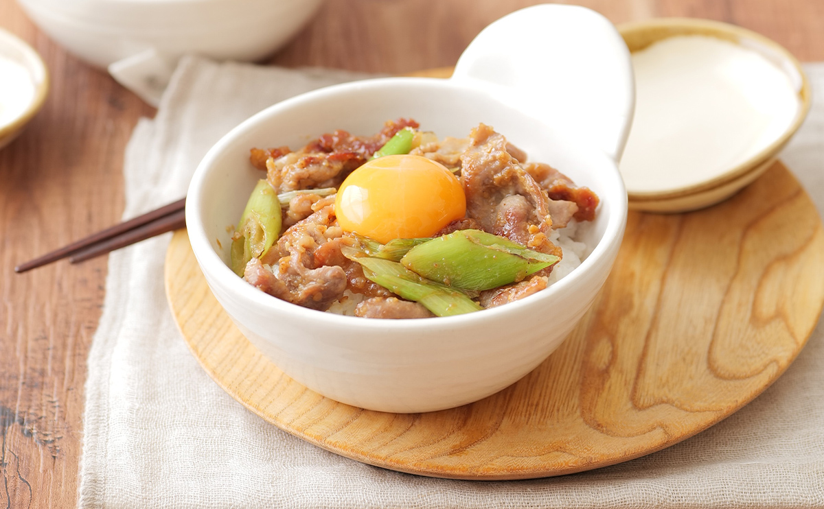 ごまみそスタミナ丼｜味噌レシピ｜マルサンアイのお料理レシピ