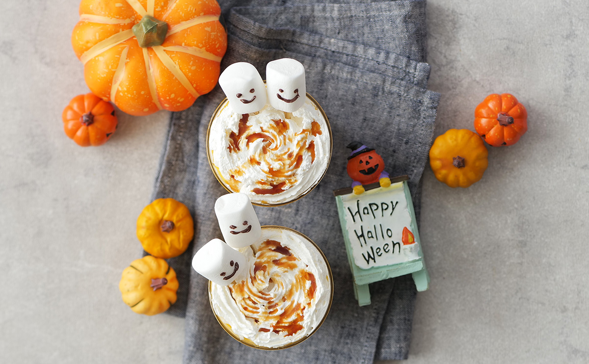 オーツミルクのハロウィンキャラメルパンプキンスムージー