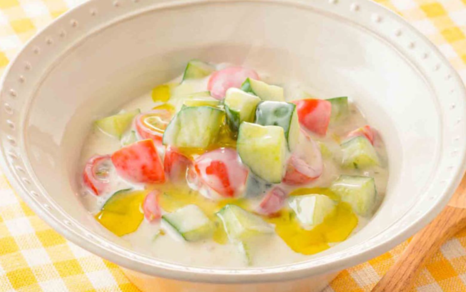 画像：豆乳グルトときゅうりのトルコ風サラダの材料