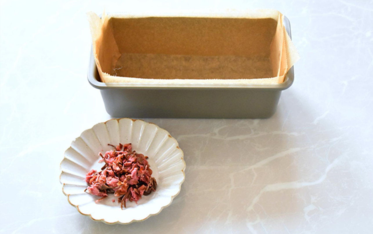 彩りと風味を楽しむ「桜のパウンドケーキ」　下準備