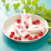 オーガニック豆乳と、ヨーグルトのラズベリーアイスキャンディー