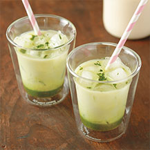 抹茶のオーガニック豆乳ラテ